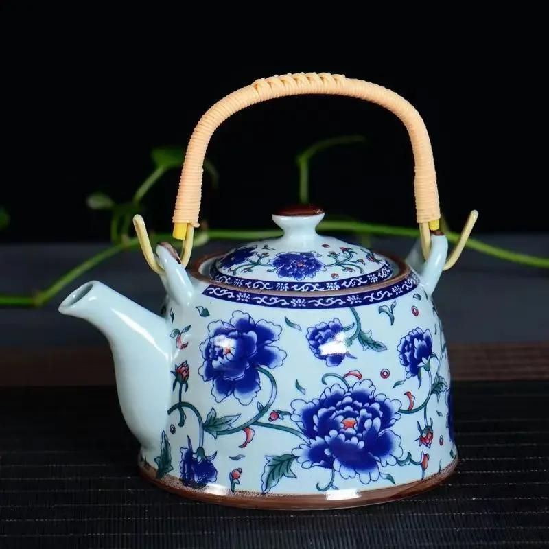 Théière en porcelaine bleu fleurs