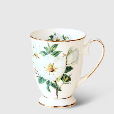 Tasse à thé en porcelaine blanche