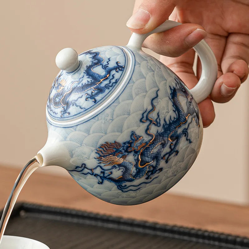 Théière dragon en porcelaine bleu et blanc